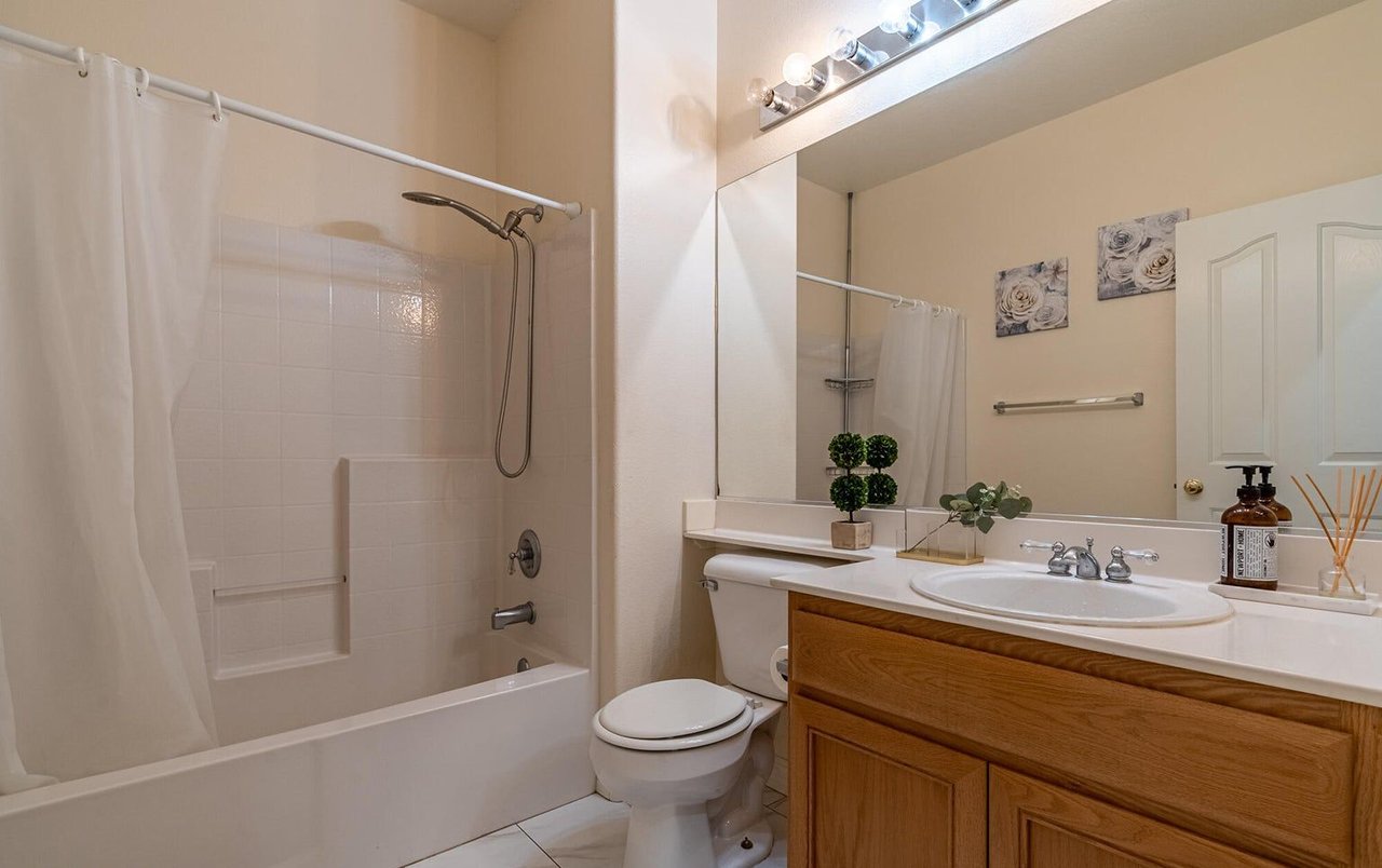 665 Camino De La Luz