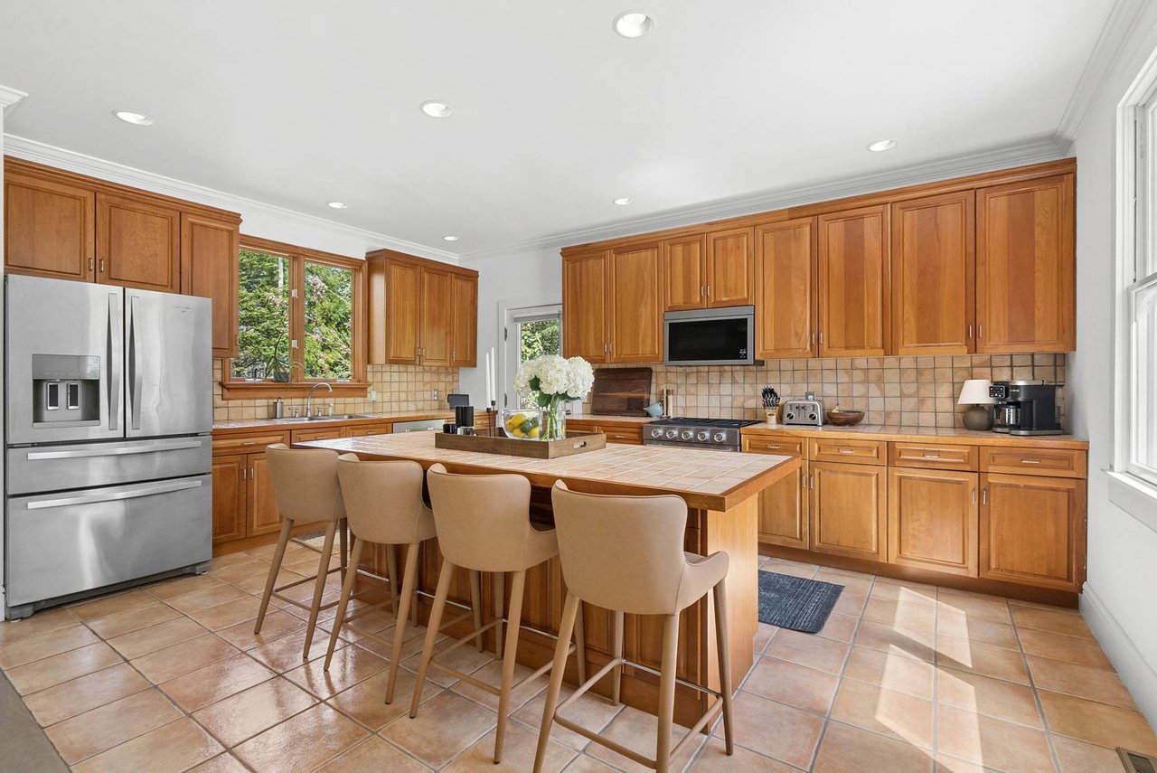23 Shorewood Drive