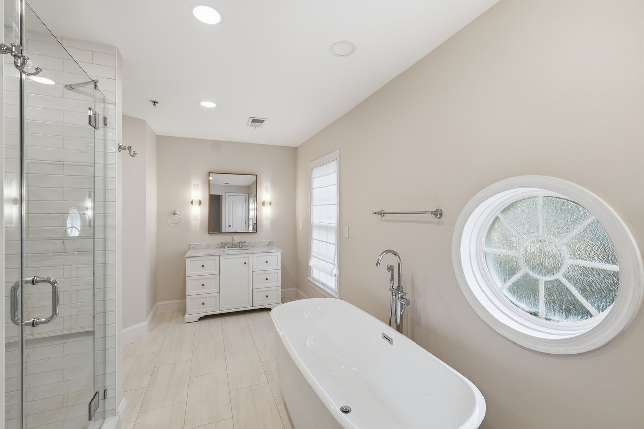 1627 Colonial Hills Drive