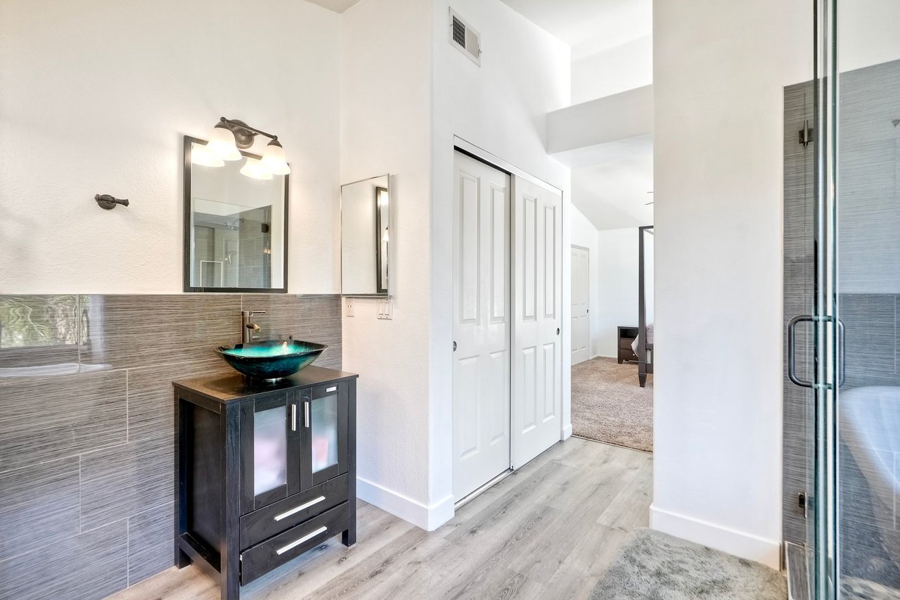 1025 Honeysuckle Dr
