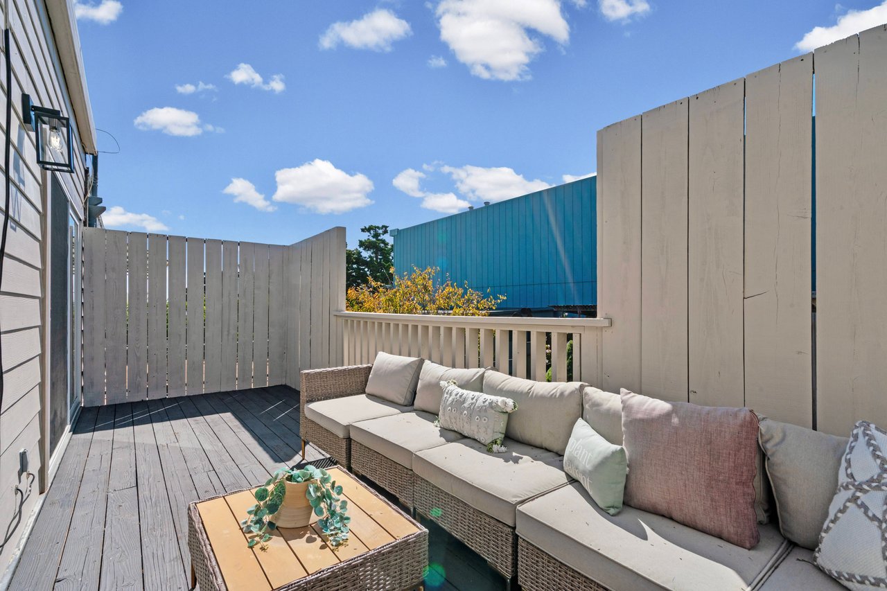1179 Burrows St