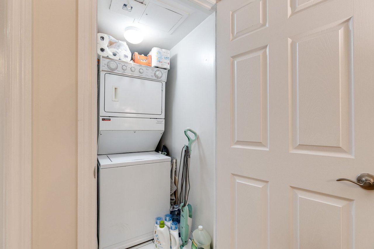 250 Wellington St W 535