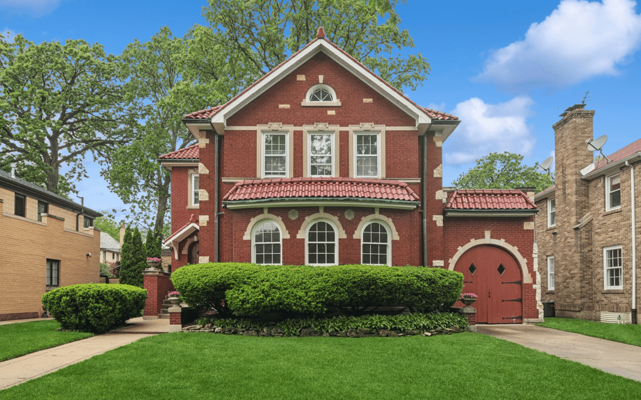 Living in Sauganash