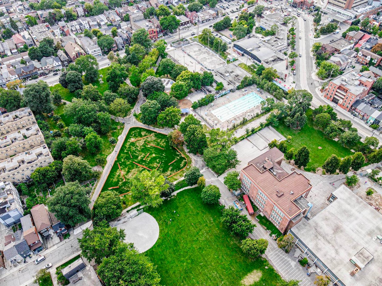 290 Bathurst St