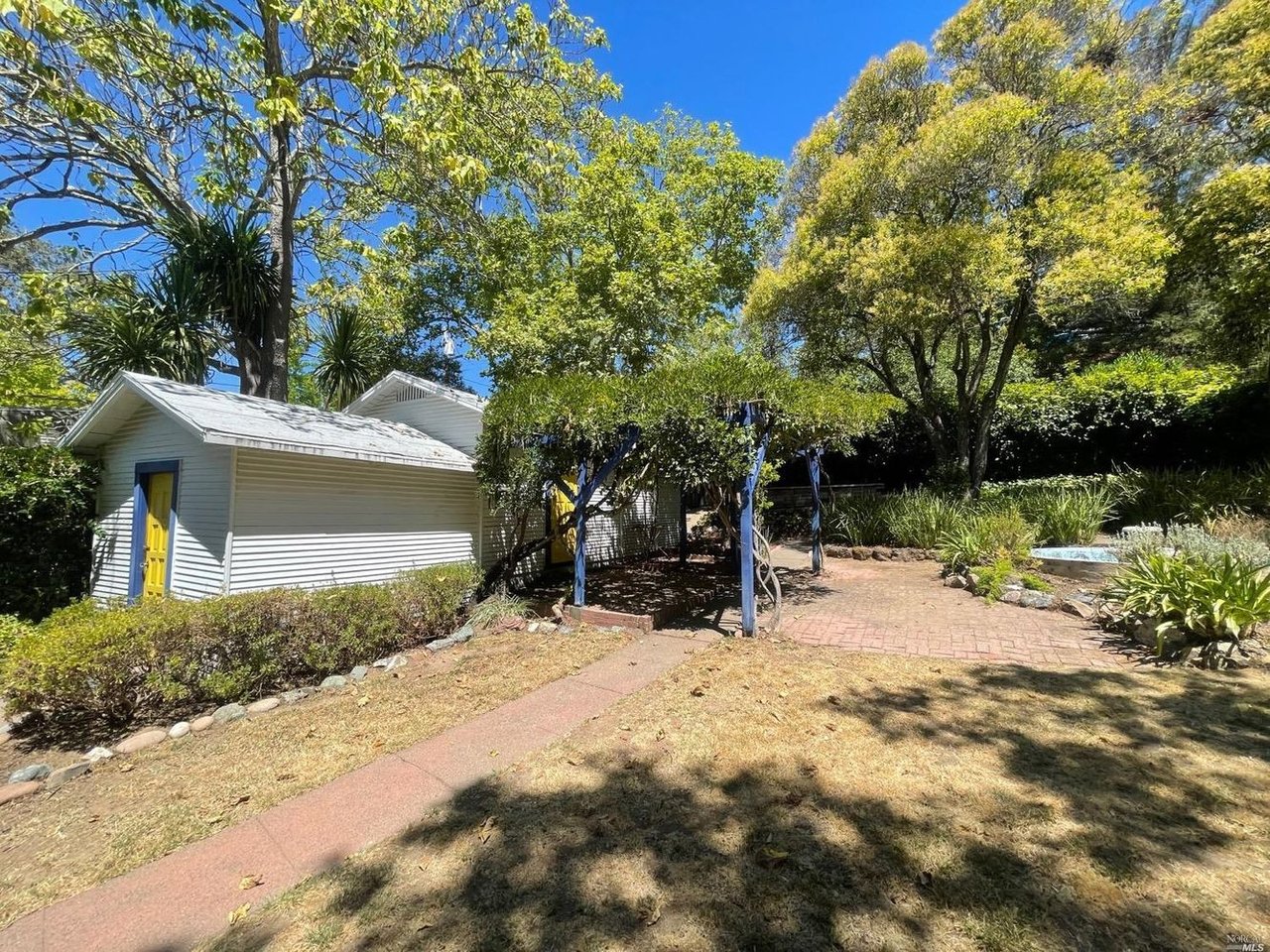 1132 Sir Francis Drake Blvd