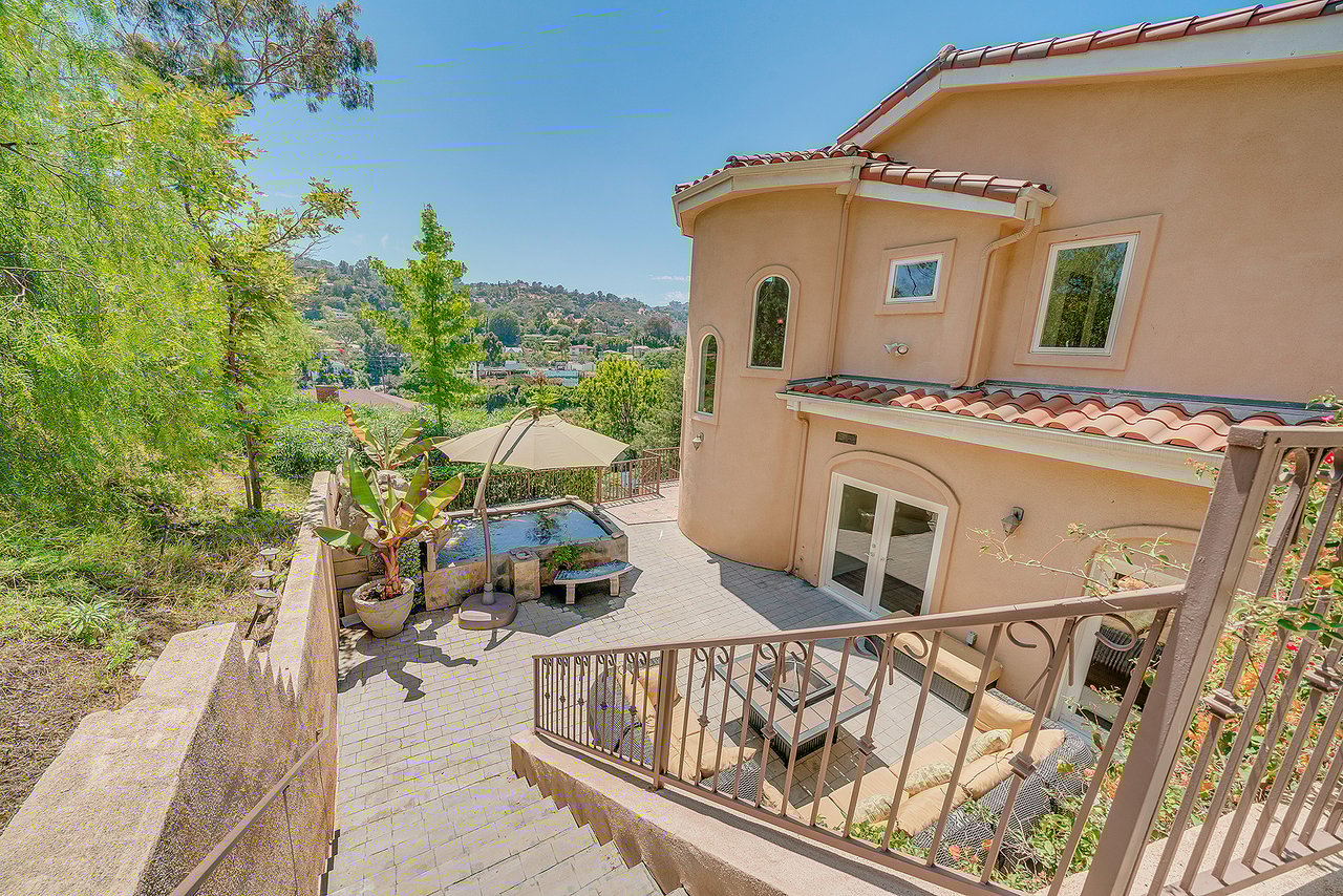 3130 Hollycrest Dr. 