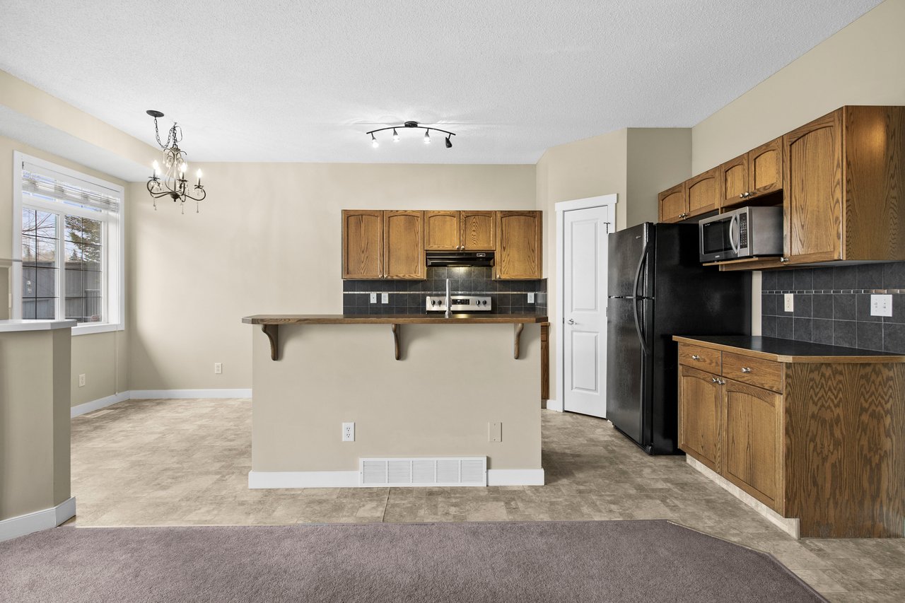 156 Rockyspring Grove NW