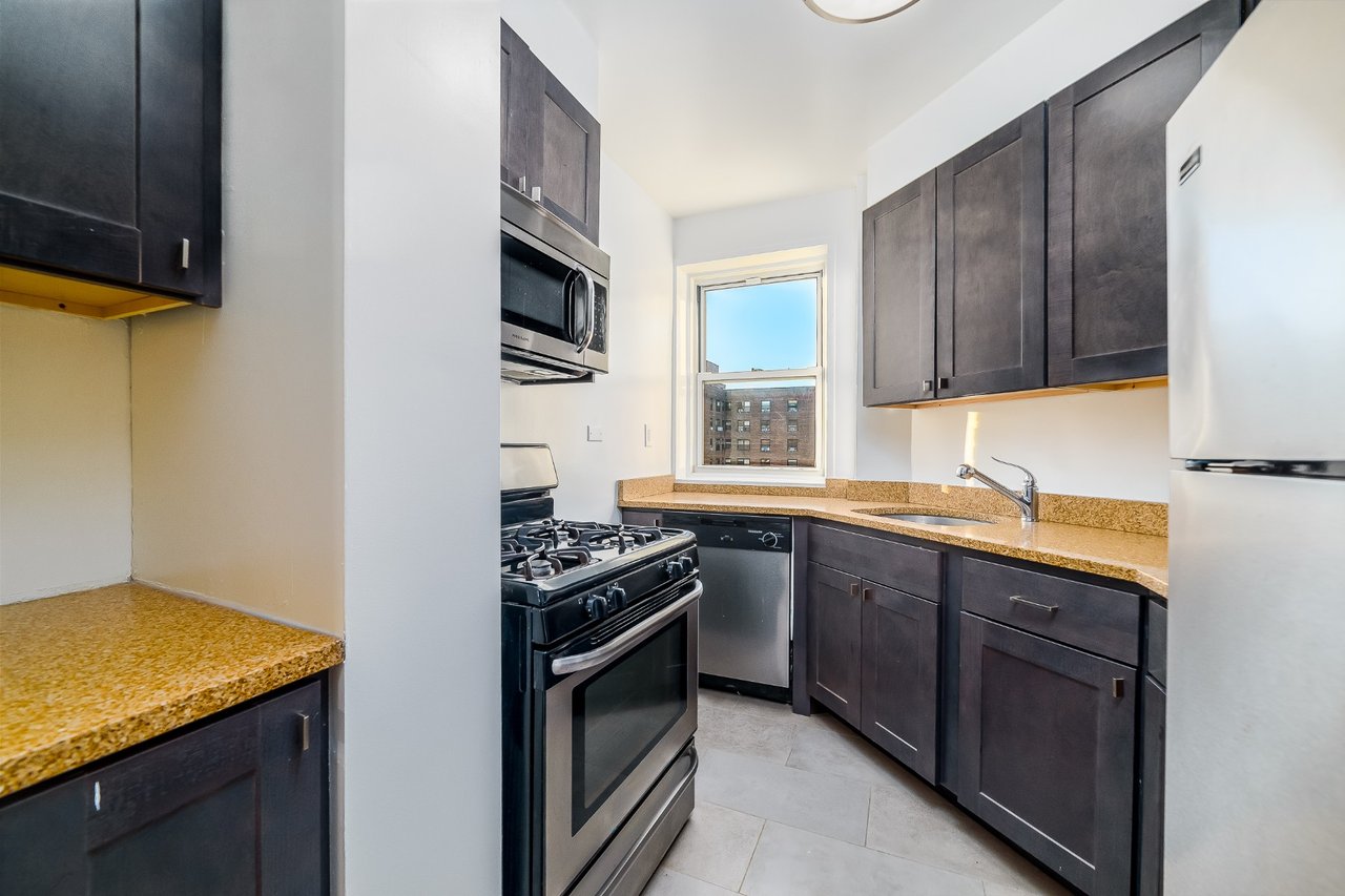 2200 Madison Avenue Unit: 10C
