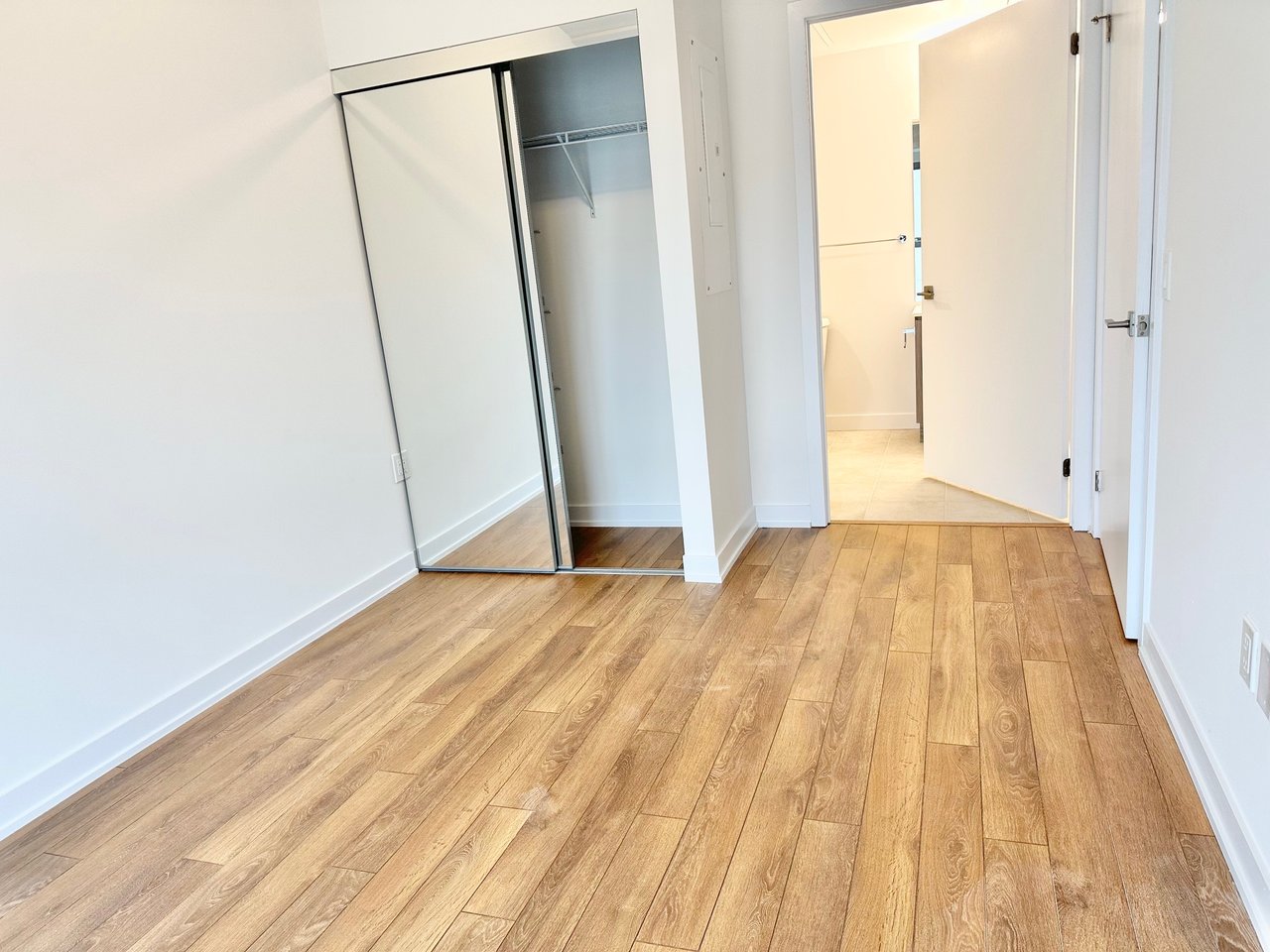  2433 Dufferin St Unit: 316