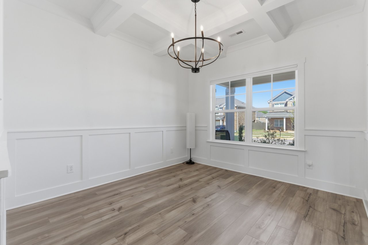 Immaculate 5BR Home with Outdoor Fireplace & Community Pool