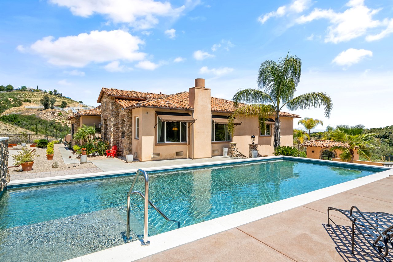 36505 Calle De Lobo