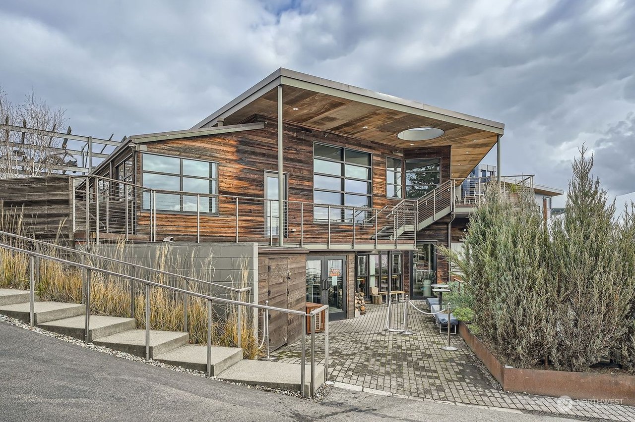 2309 N Northlake Way, #4