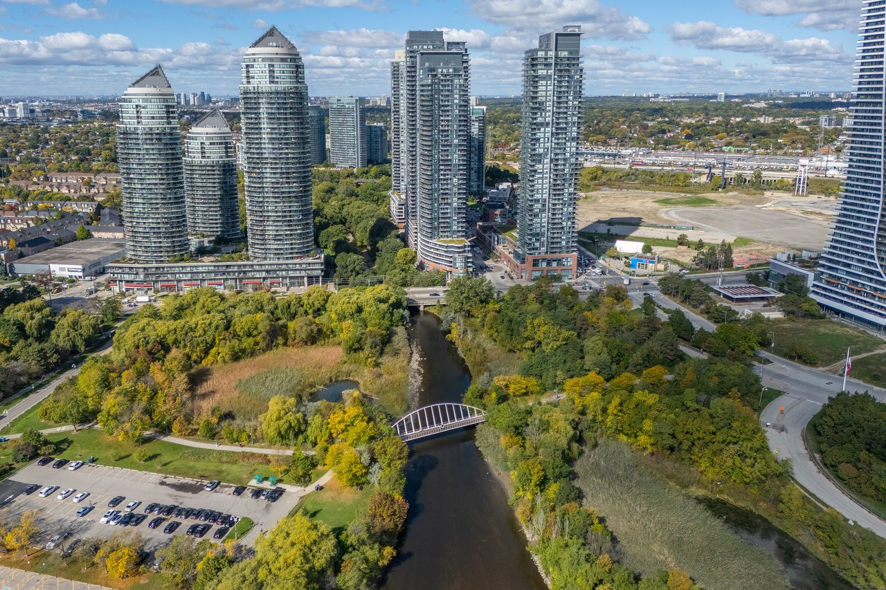 2212 Lake Shore Boulevard W 1803