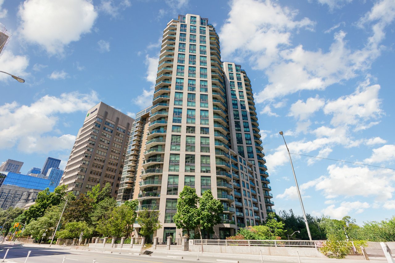 300 Bloor Street East, Suite 2107