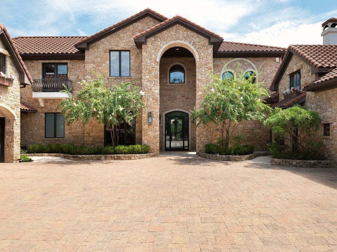 305 Marly Way 