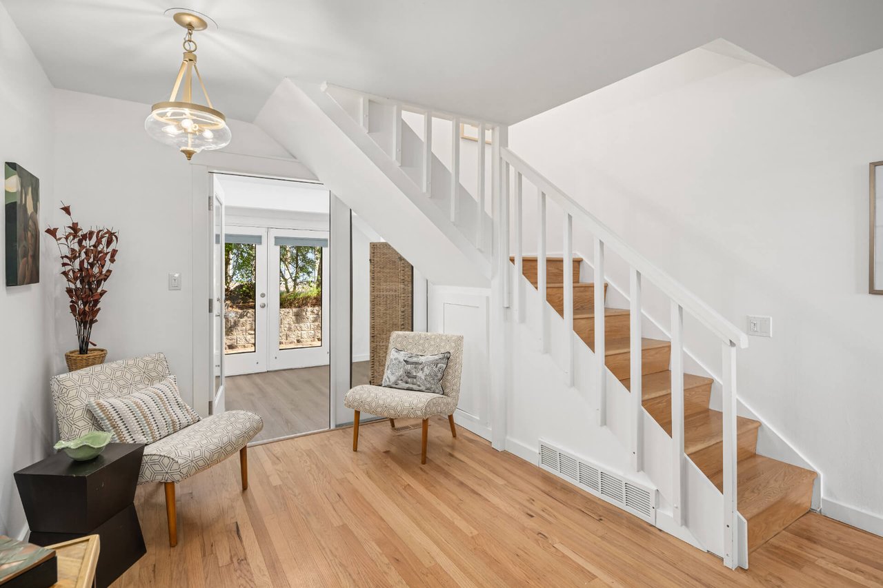 8636 Fauntleroy Place SW