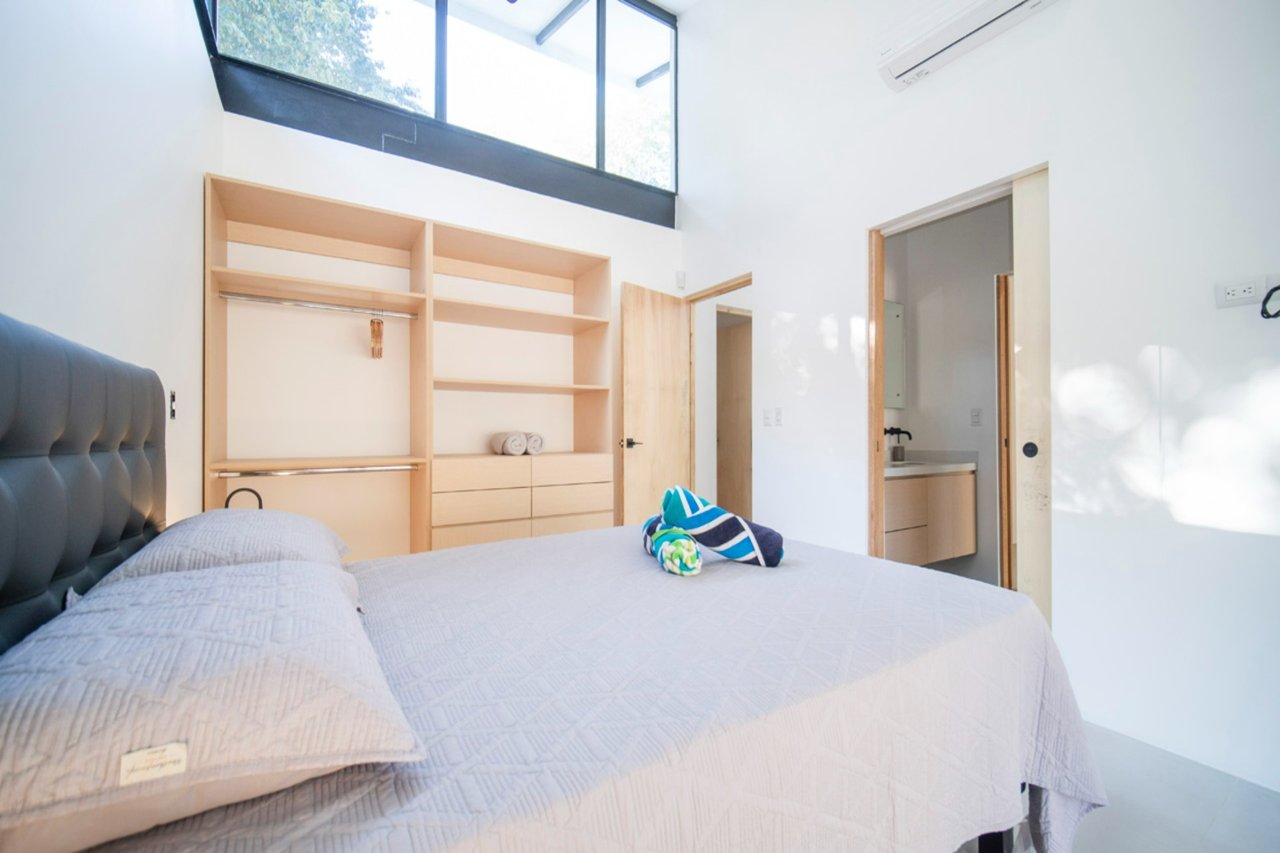 Casa Cenizaro | Elegant 4-Bed Tropical Retreat with Pool in Surfside, Potrero