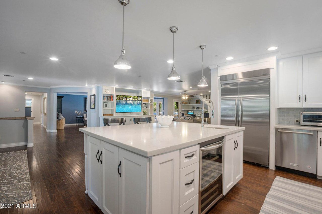 North Central Phoenix Luxury Home For Sale in 85020