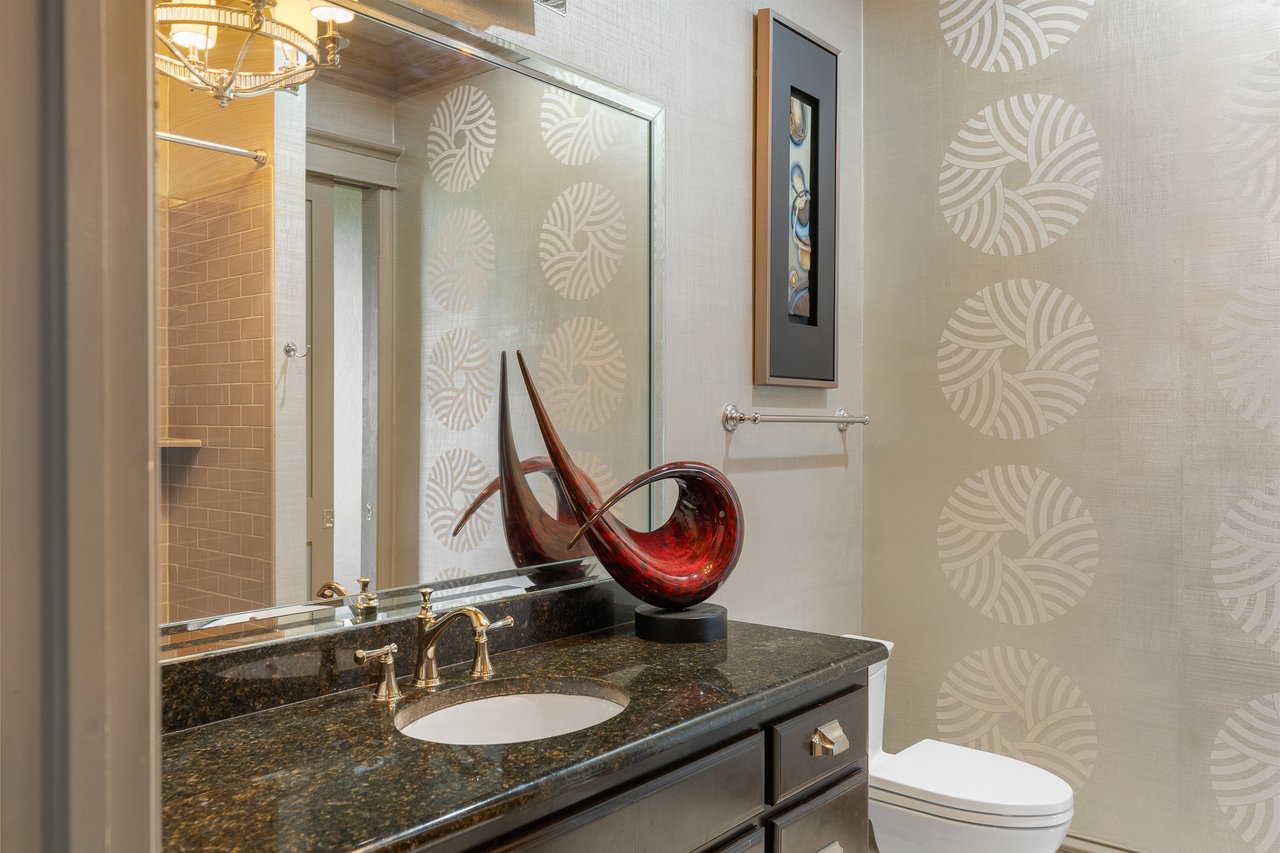 Full bath in Kevin Durant former Oklahoma City townhome listed by Jennifer Kragh