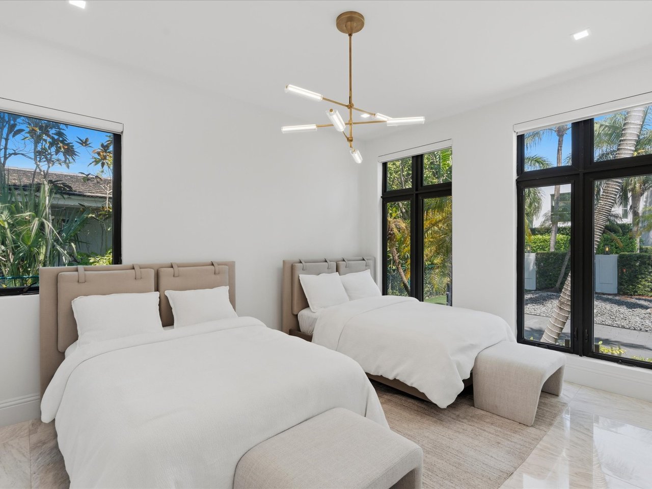 70 Camden Dr, Bal Harbour