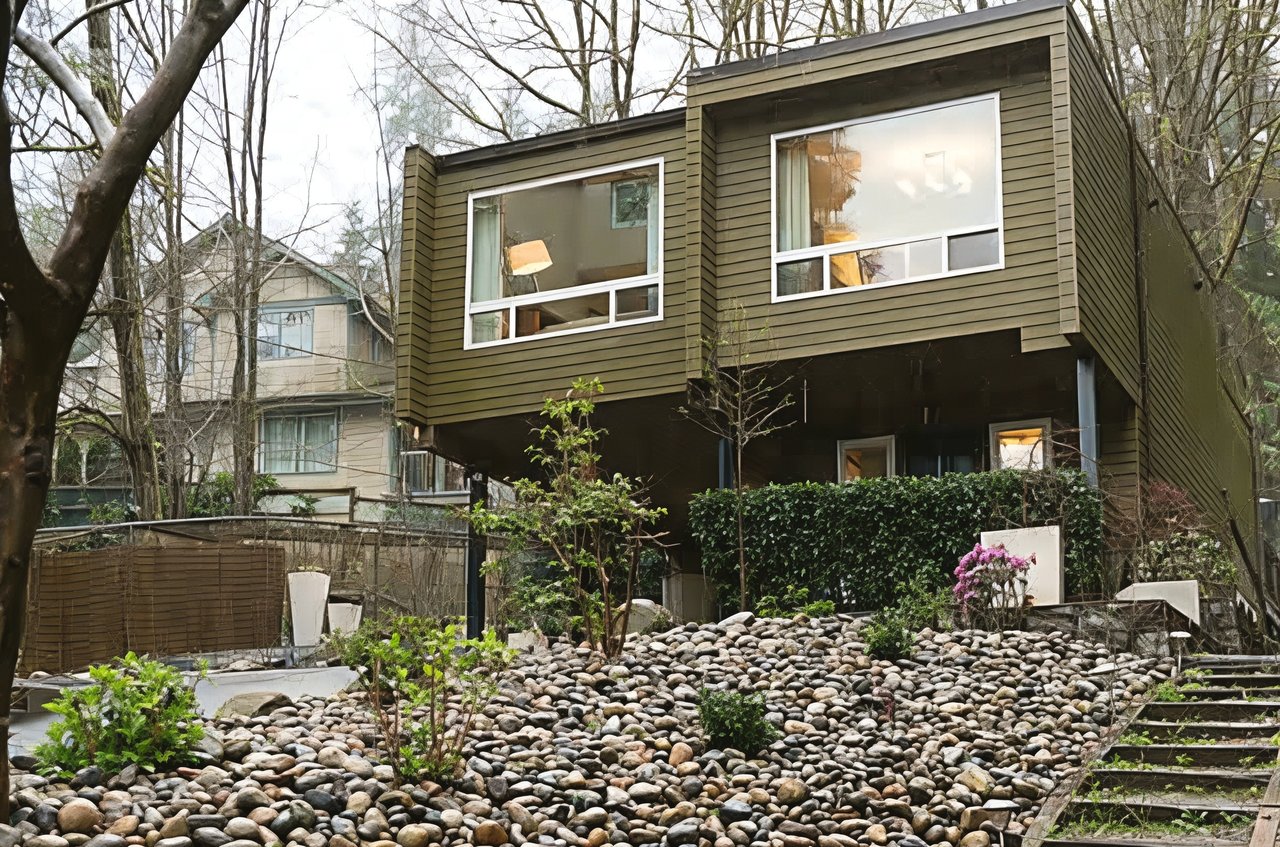 1567 Deep Cove Rd