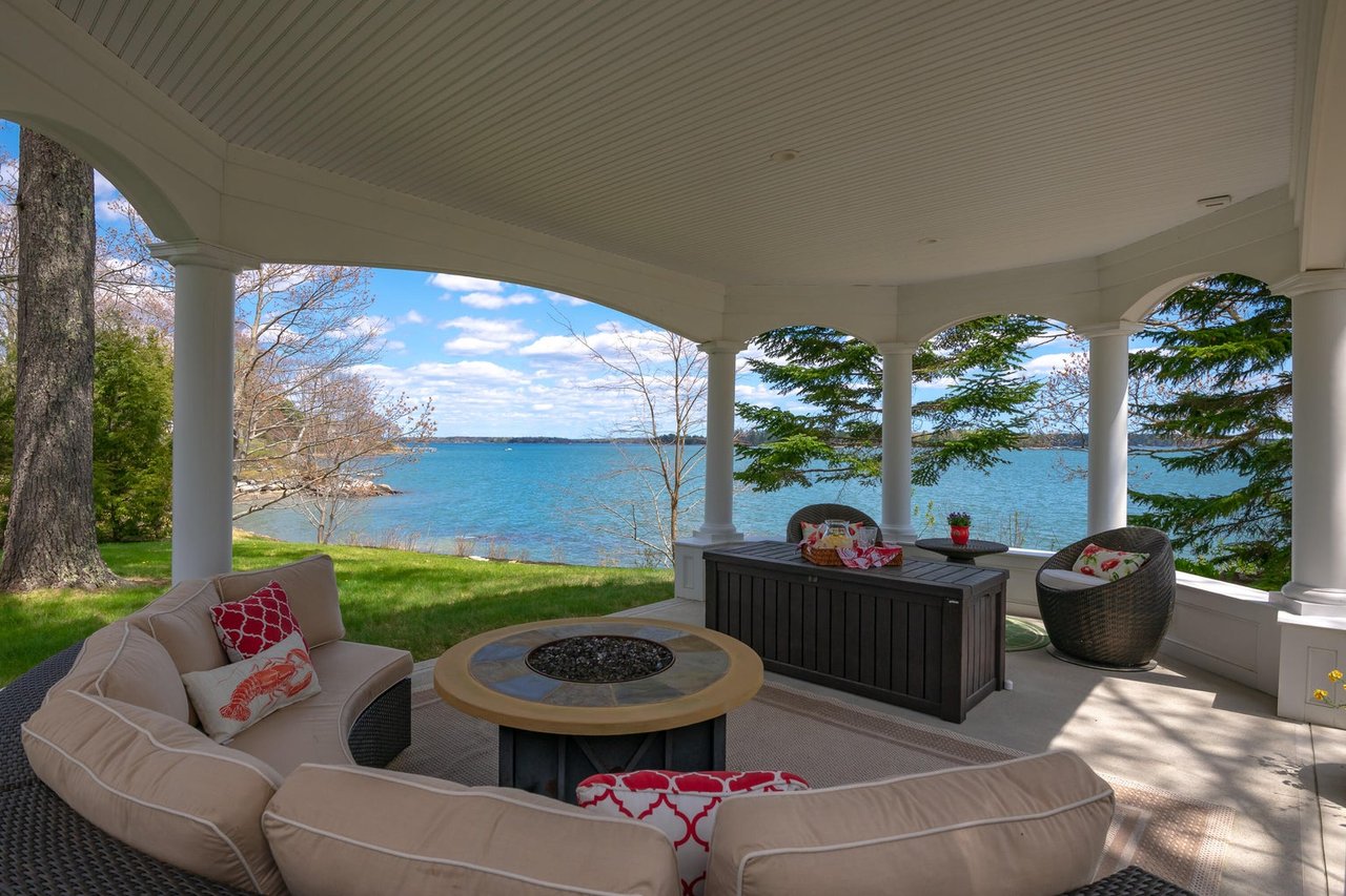 373 Lower Flying Point Road, Freeport