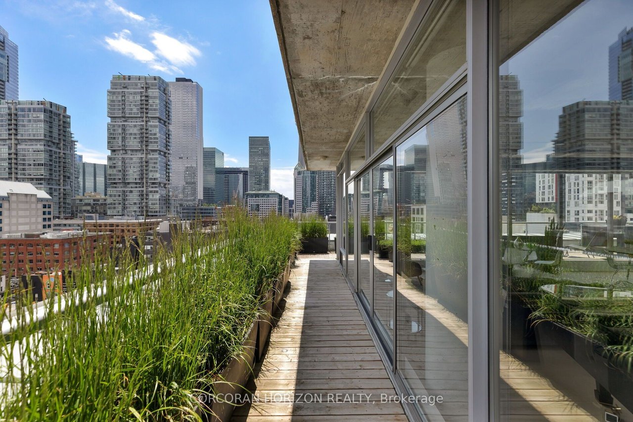 QUEEN ST W PENTHOUSE