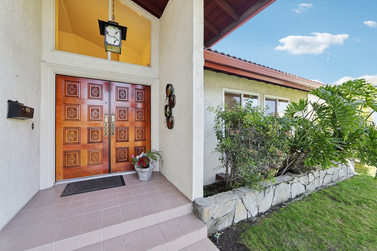 5459 Entrada Cedros