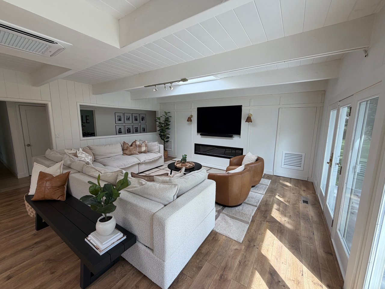 Exclusive Listing - 786 Los Palos Manor