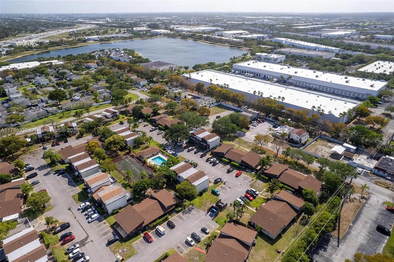 3200 NW 5th Ter Apt 33