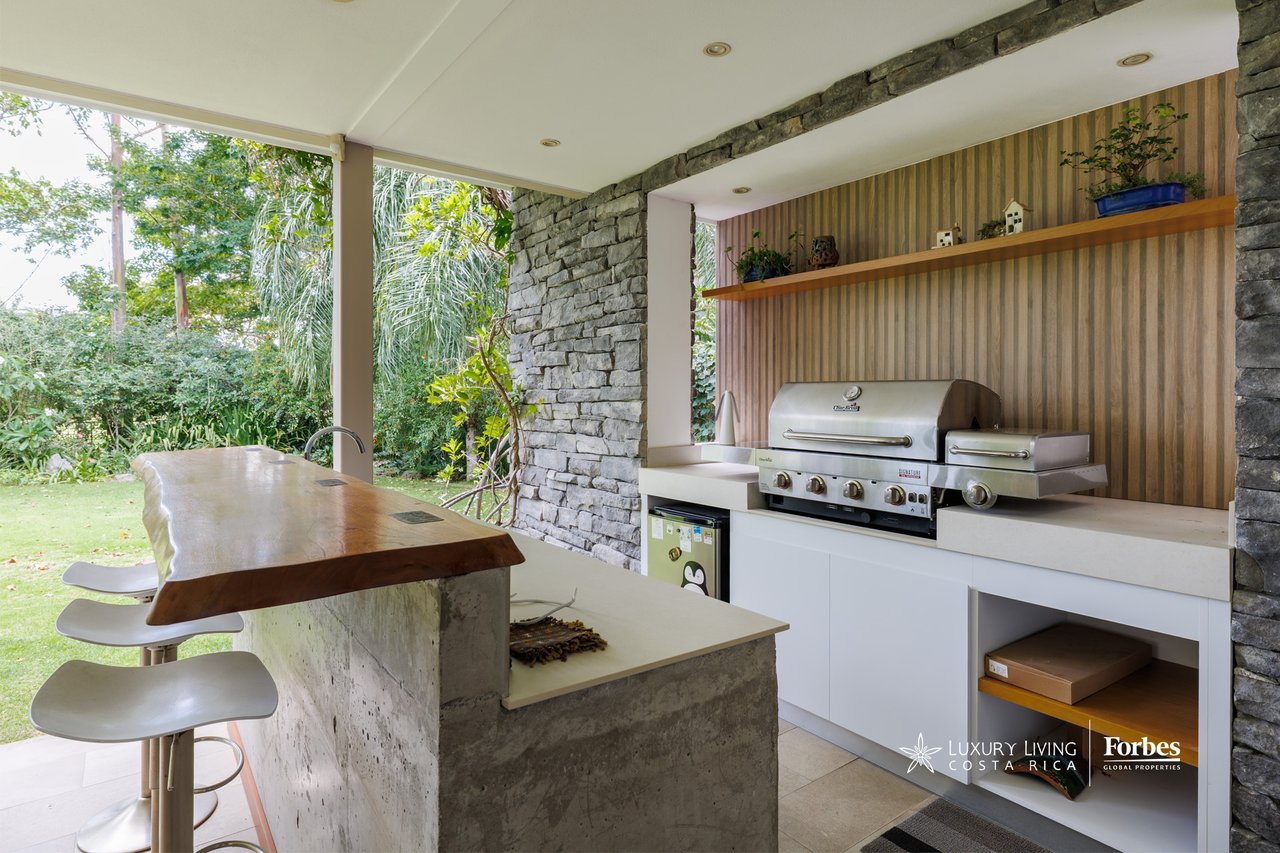 21465 - Modern 6 bedroom house with pool, garden and terrace front golf course