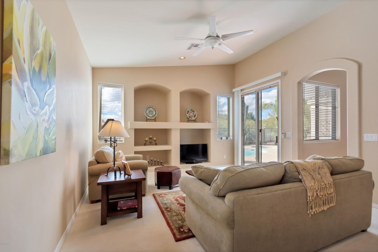 360 W Sacaton Canyon Dr
