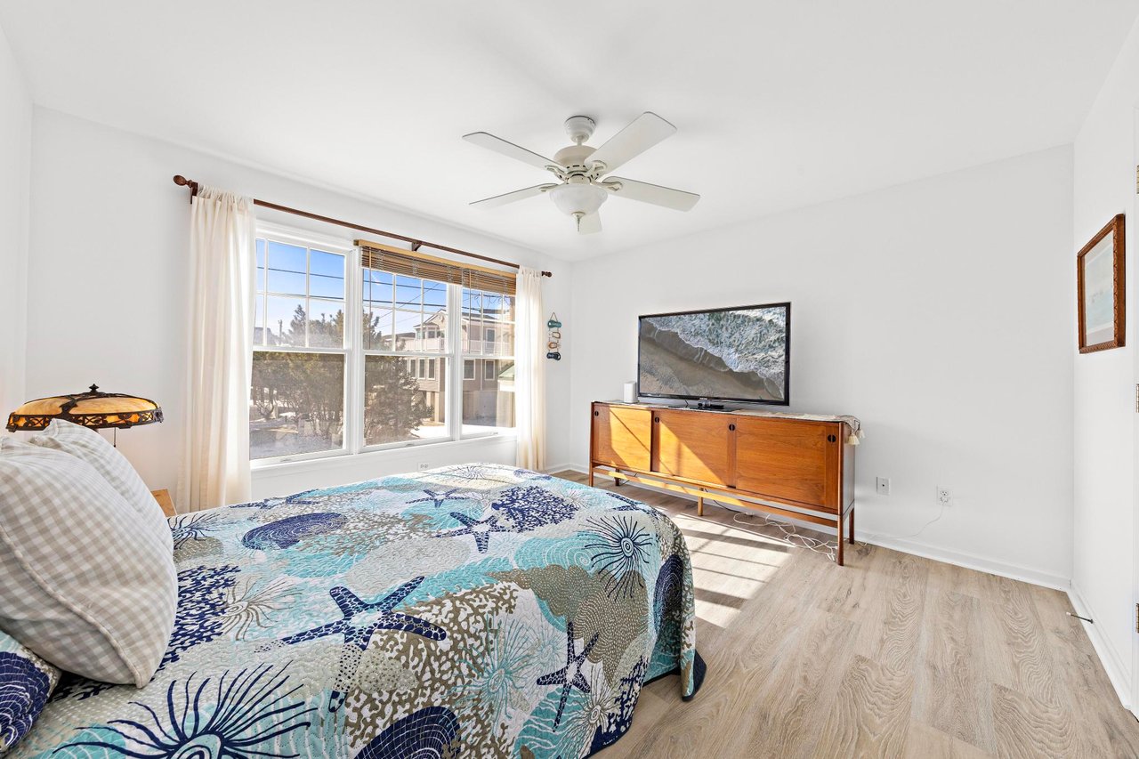 7 W Julia Ave, Long Beach Twp