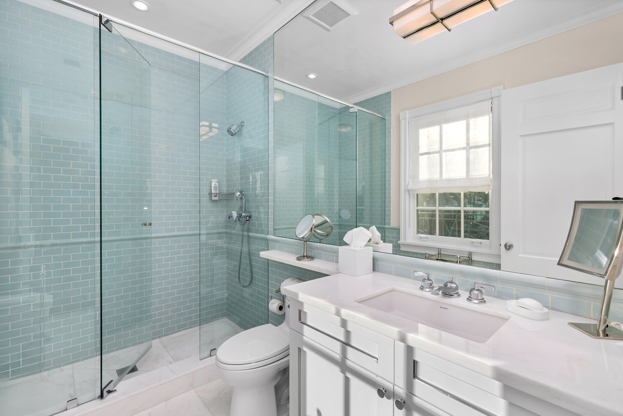 Georgian Waterfront Mansion on Everglades Island