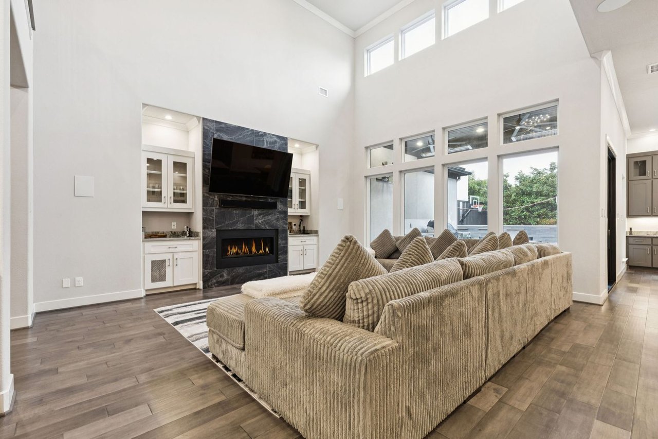 6159 Norwood Dr