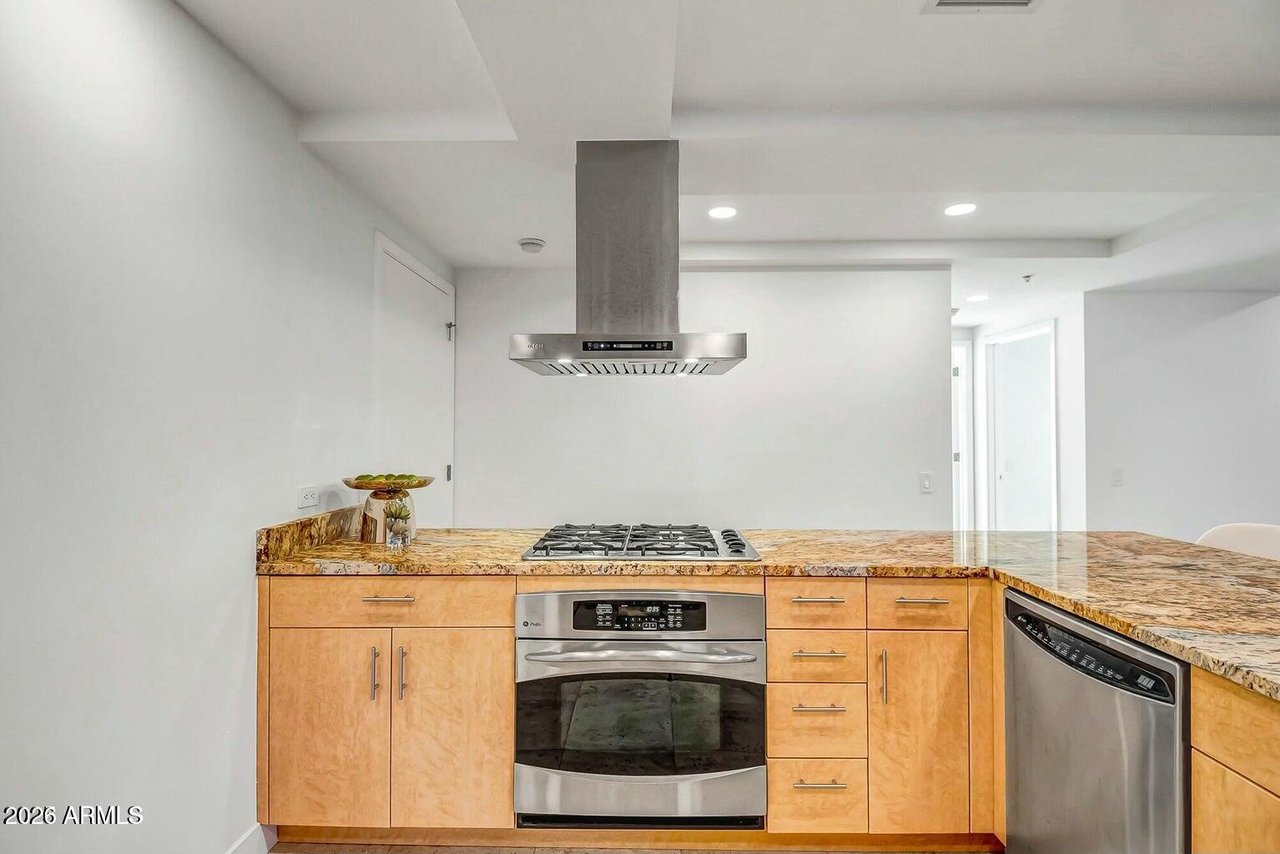 7121 E Rancho Vista Dr, #5011