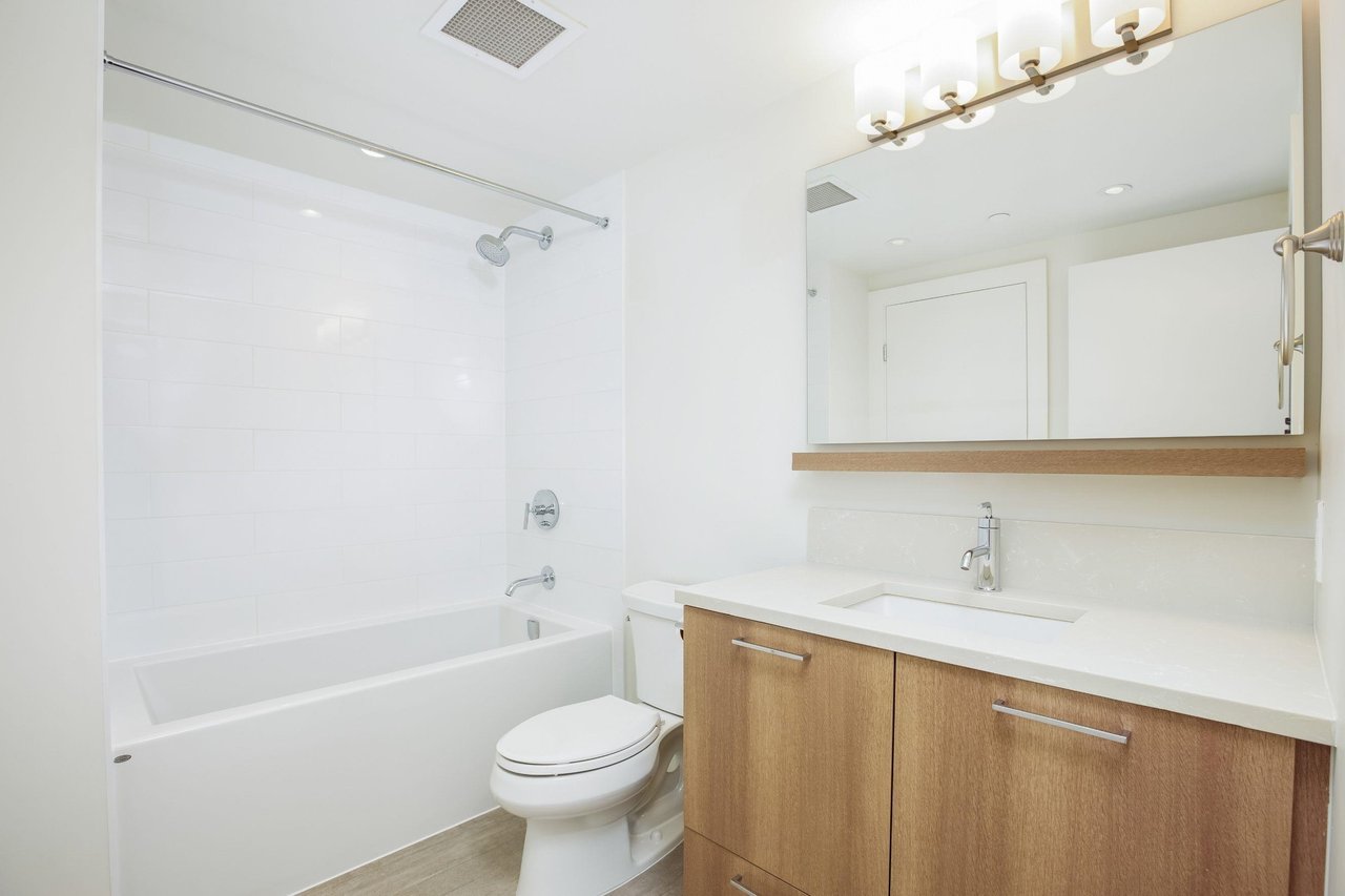258 Nelson's Ct, #411