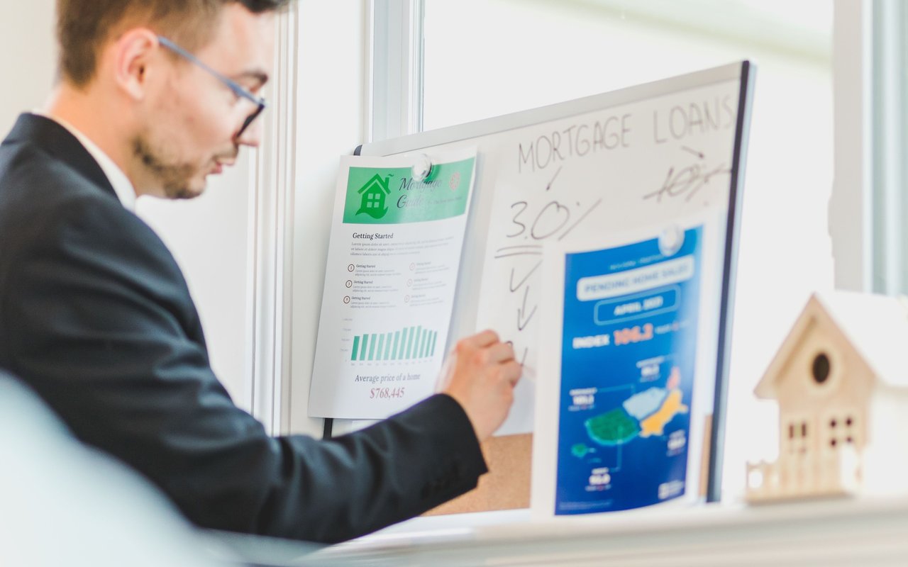 Fixed-Rate vs Adjustable-Rate Mortgage: Which Is Right For You?