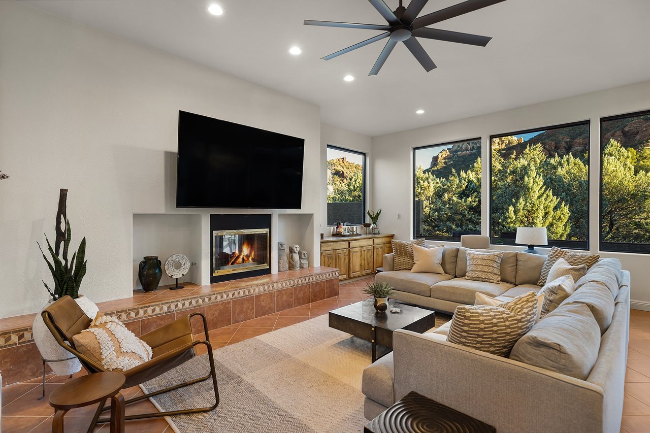 Splendor-Close to town, Huge Spa/Game Rm/Free Pets!