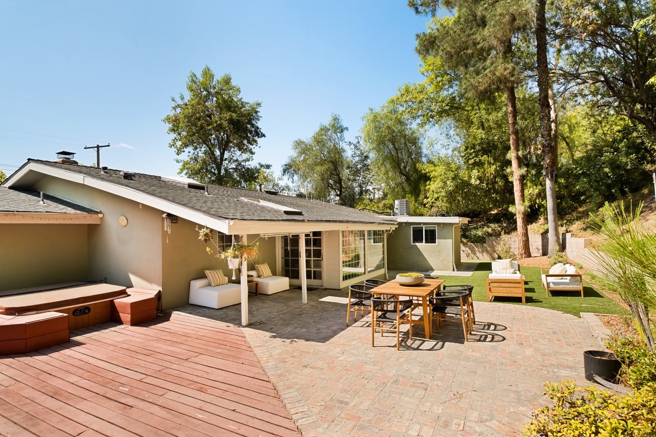 20607 Martha St, Woodland Hills