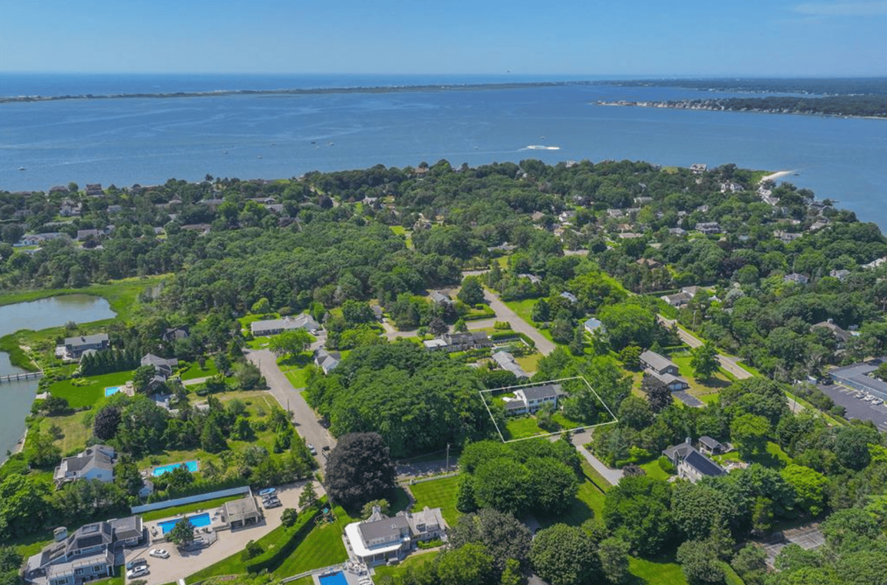 4 Hampton Harbor Road, Hampton Bays