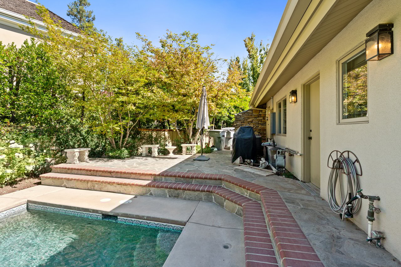 7285 N San Pedro Ave