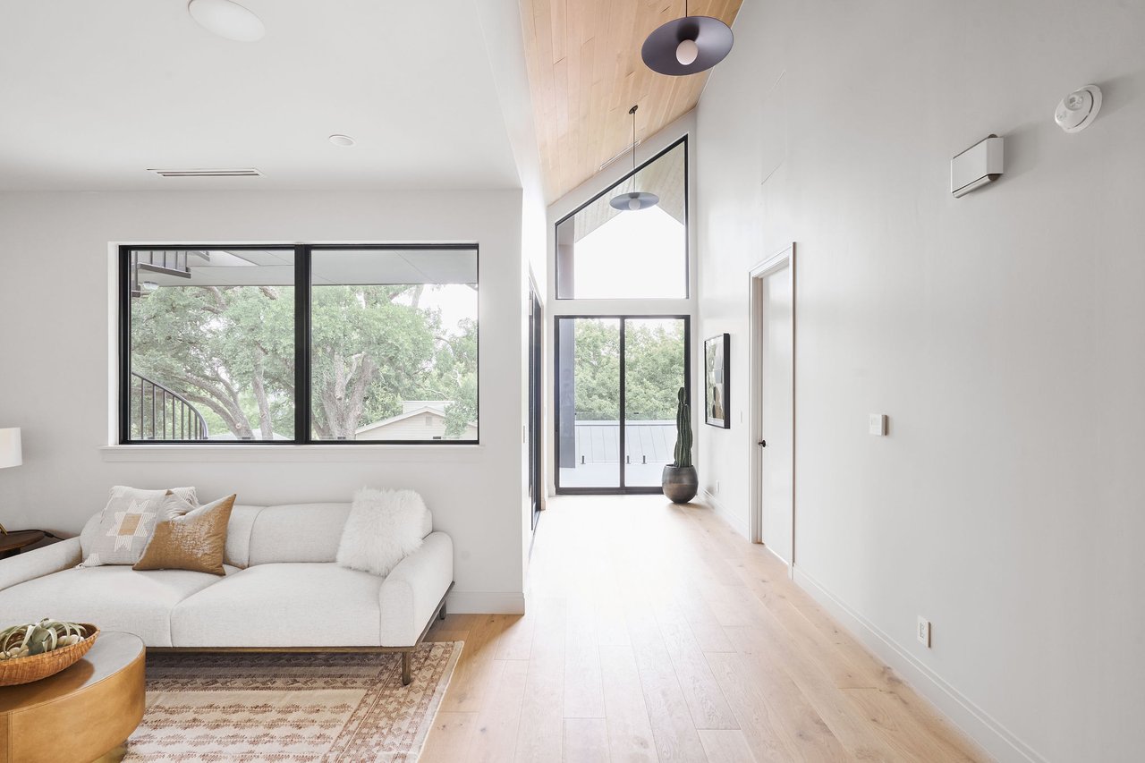 1602 Taylor Gaines ST