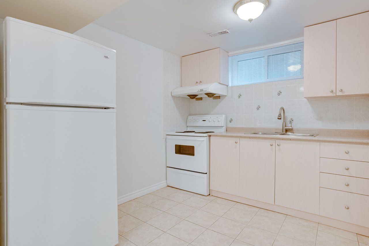 25 Karen Road Unit: Lower