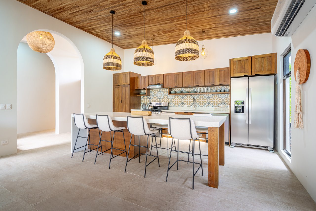 Uvita Tropical Urban Home, New Quality Build!
