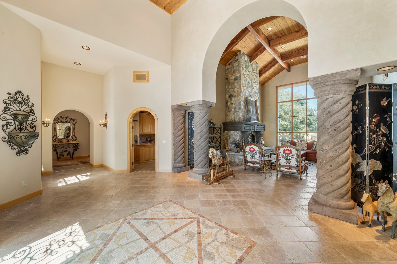 41290 Avenida Delores