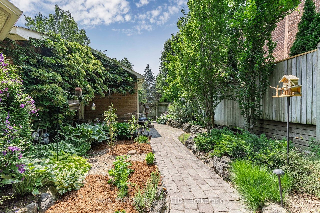 120 Willow Farm Lane, Aurora
