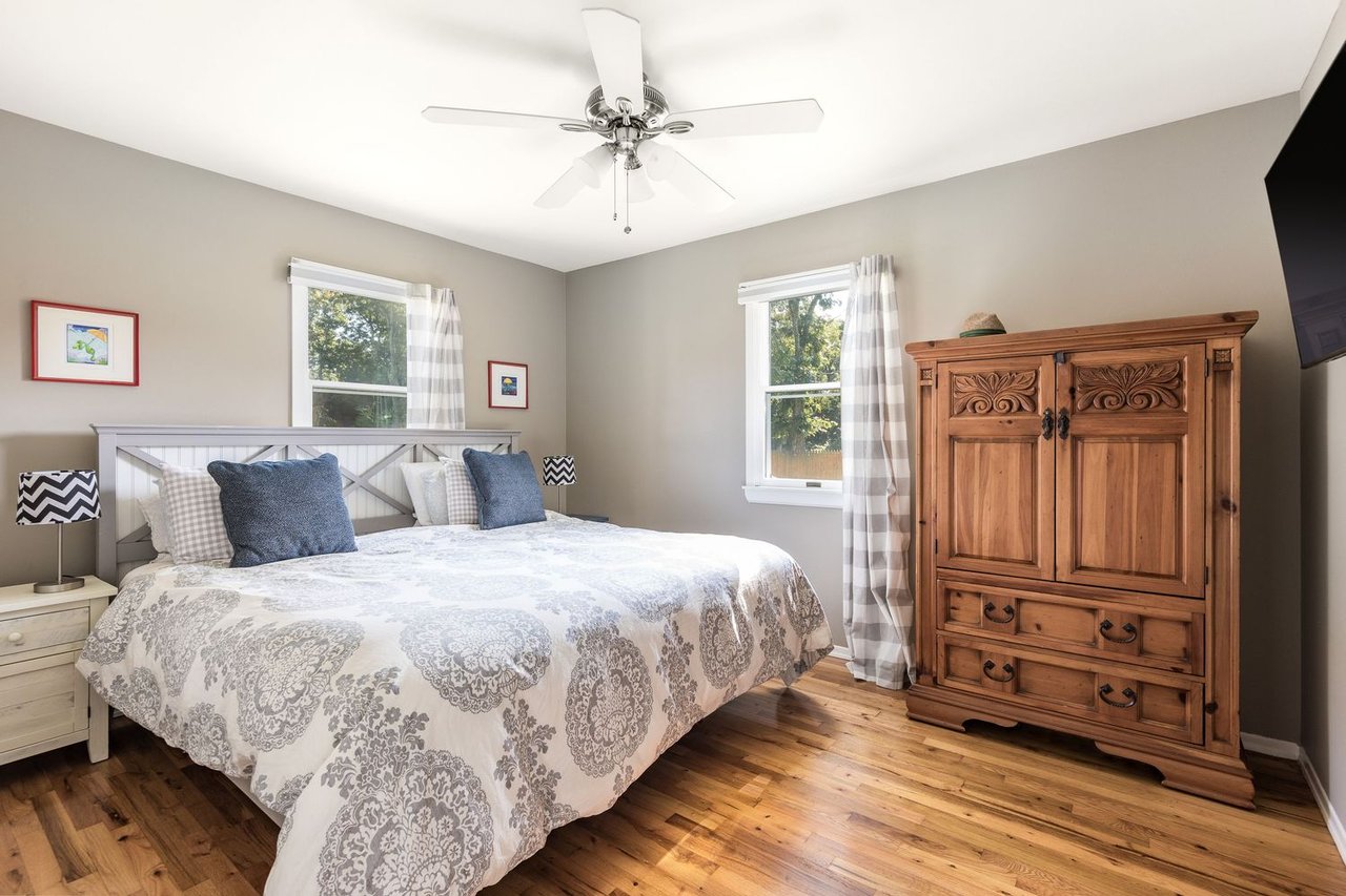 40 Riverdale Dr
