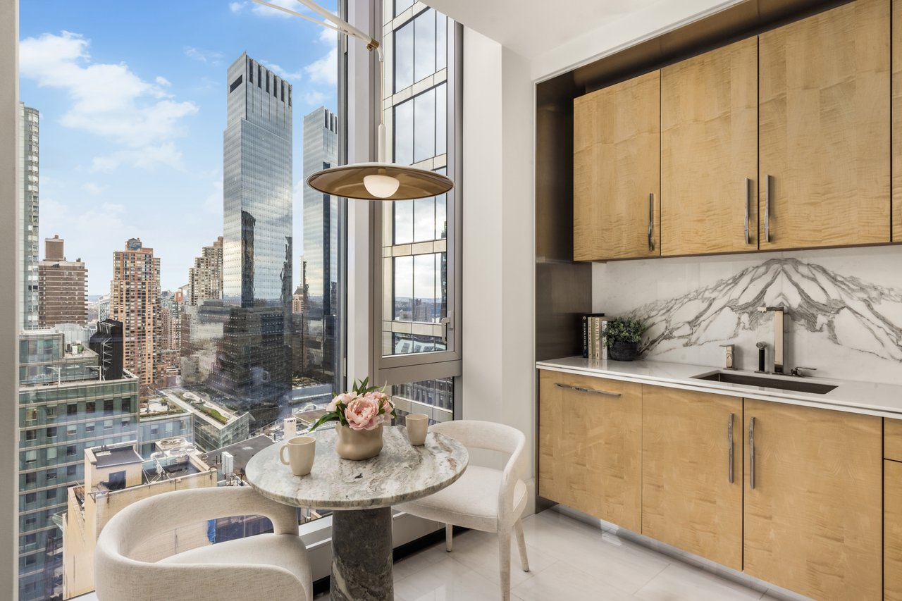 What International Buyers Should Understand Before Acquiring in Manhattan