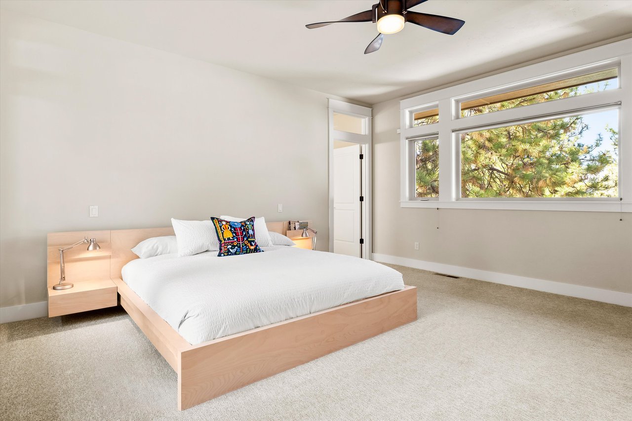 2589 NW Champion Circle